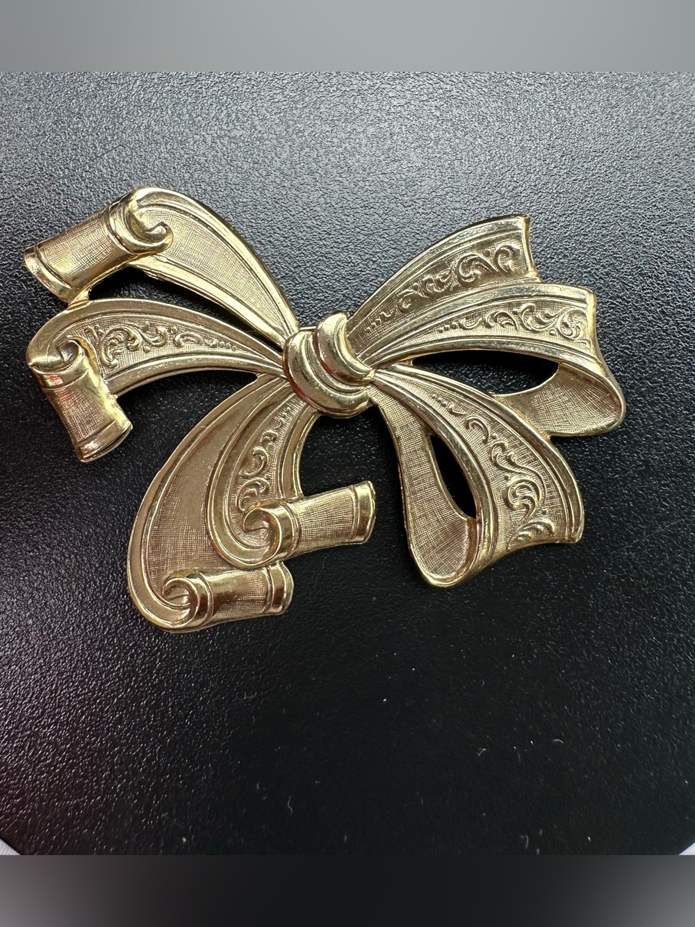 Vintage 1928  Curled Ribbon Bow Brooch